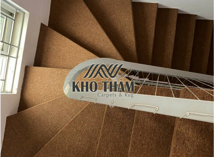 Thảm một màu nâu trải sàn Thảm một màu nâu trải sàn