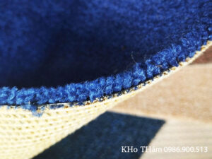 Thảm màu xanh trải sàn