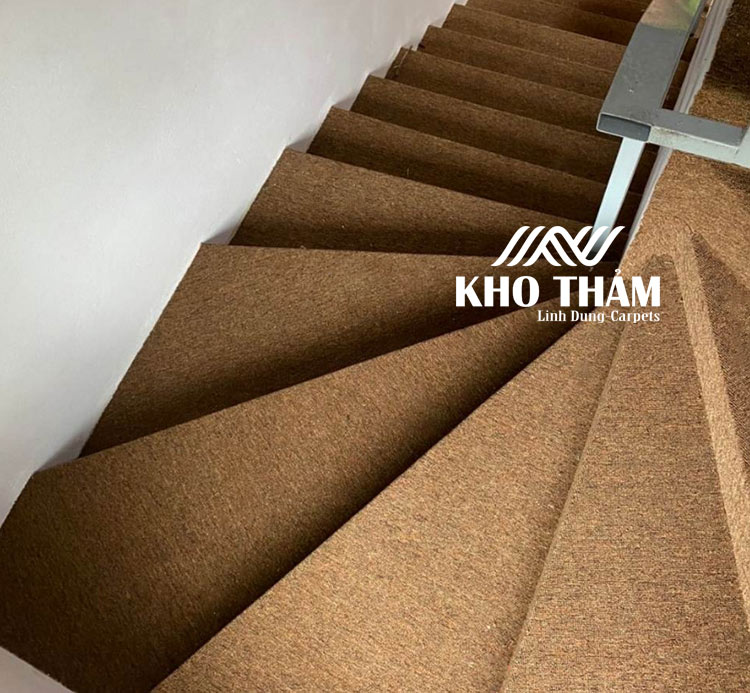 Thảm trải sàn cầu thang màu nâu 1146 Thảm một màu nâu trải cầu thang 1146